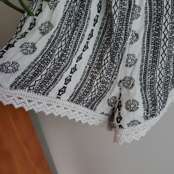 Abercrombie and Fitch black and white tribal romper size XS - Picture 4 of 9